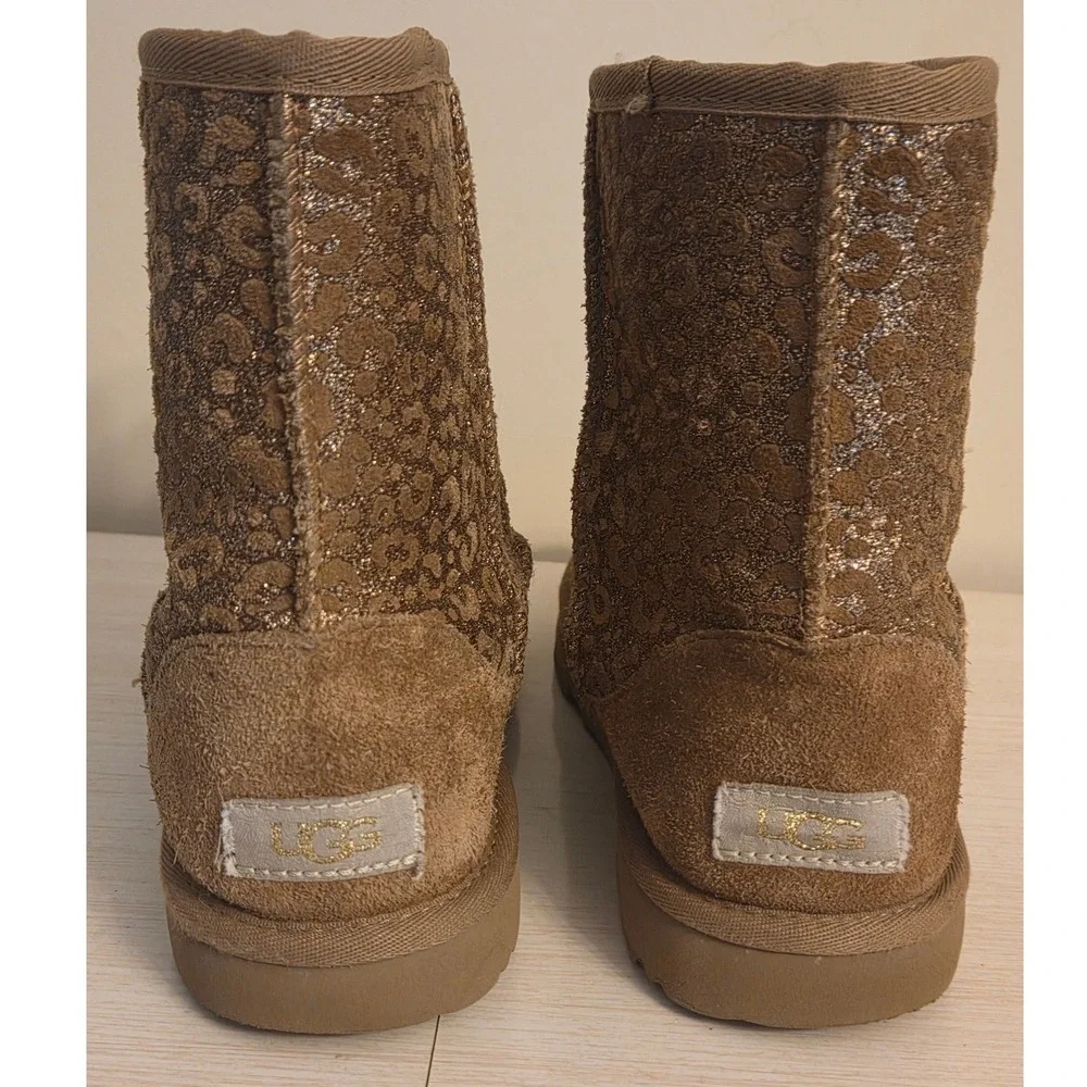 UGG Kids Classic Short Leopard Metallic Glitter Boots Chestnut 1112388K Size 4